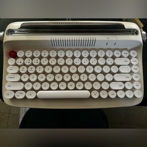 Actto Retro Typewriter wireless keyboard *Connets to Android, iOS items & window